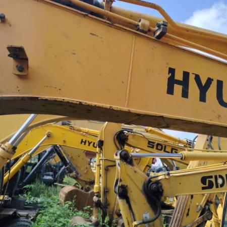 现代R110-7履带式挖掘机