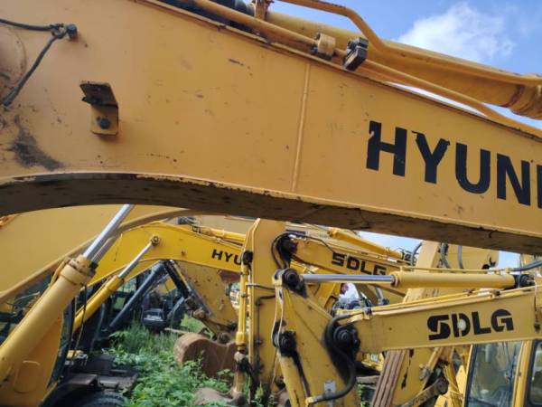 現(xiàn)代R110-7履帶式挖掘機