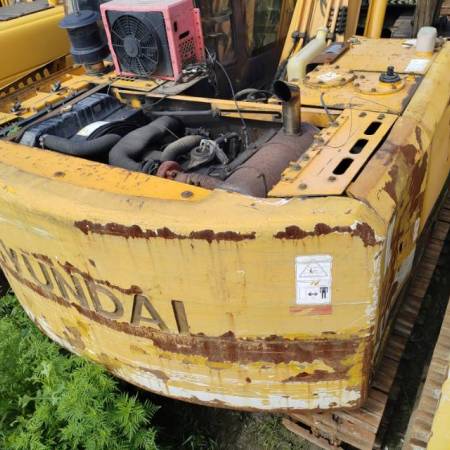 现代R110-7履带式挖掘机