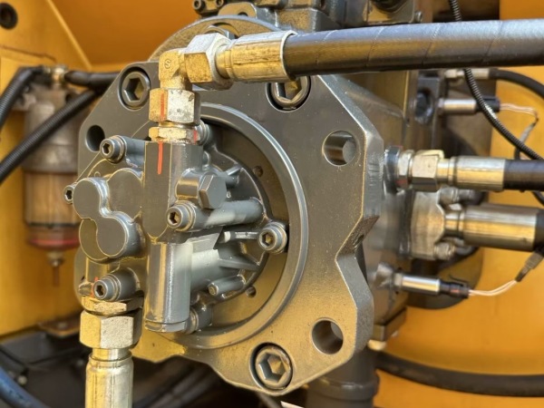 徐工XE370DK履帶式挖掘機(jī)