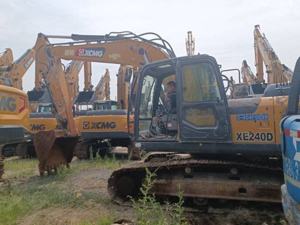 徐工XE215DA履帶式挖掘機(jī)