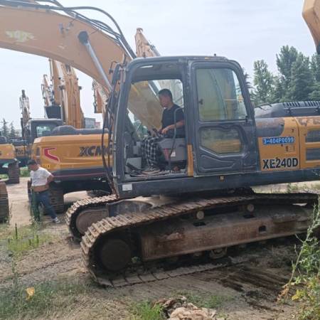 徐工XE215DA履带式挖掘机