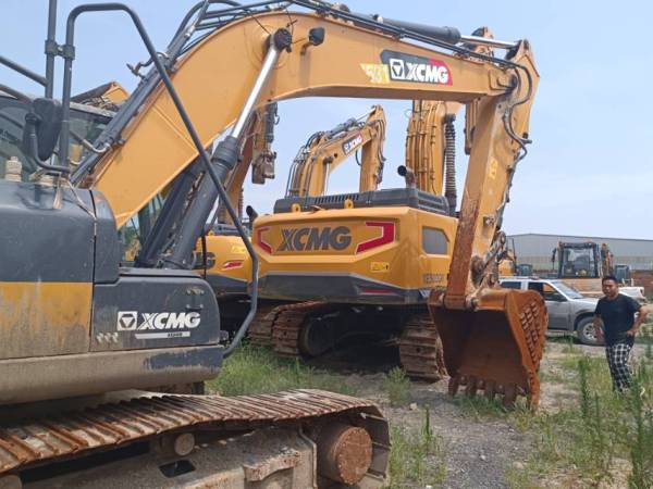 徐工XE215DA履帶式挖掘機(jī)