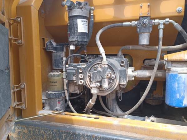 徐工XE215DA履帶式挖掘機(jī)