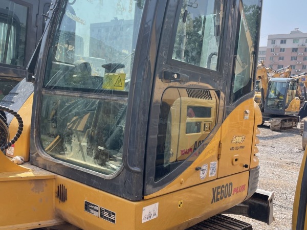 徐工XE60D履帶式挖掘機(jī)