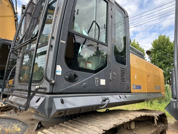 徐工XE470D履帶式挖掘機