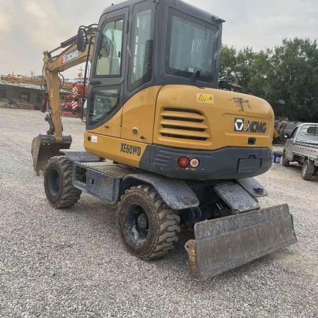 徐工XE60WD轮式挖掘机