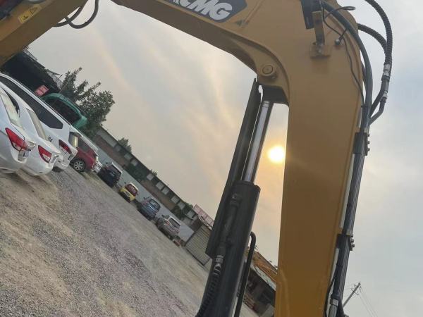 徐工XE60WD輪式挖掘機(jī)