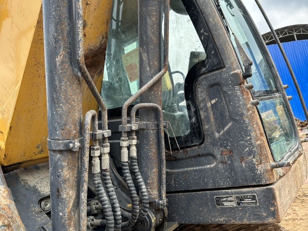 徐工XE215DA履帶式挖掘機