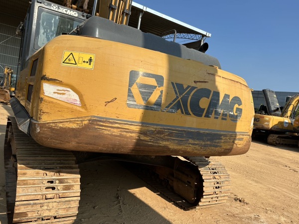 徐工XE225DK履帶式挖掘機