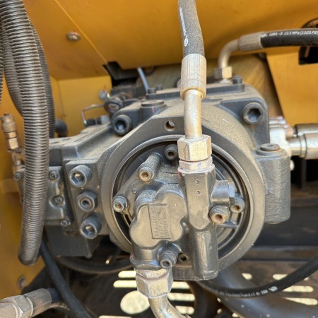 徐工XE225DK履带式挖掘机