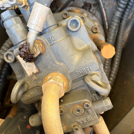 徐工XE225DK履带式挖掘机