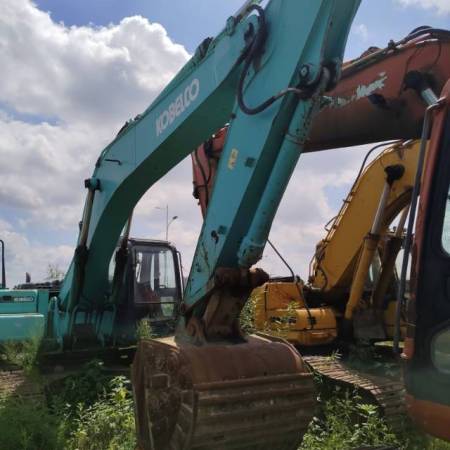 神钢SK260履带式挖掘机