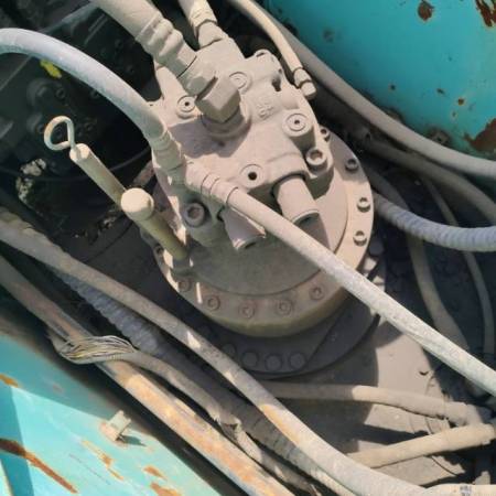 神钢SK260履带式挖掘机