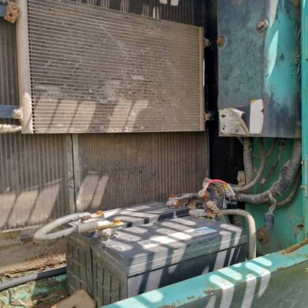 神钢SK260履带式挖掘机