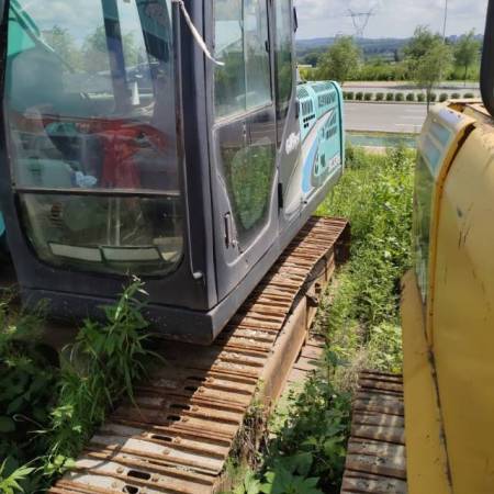 神钢SK260履带式挖掘机