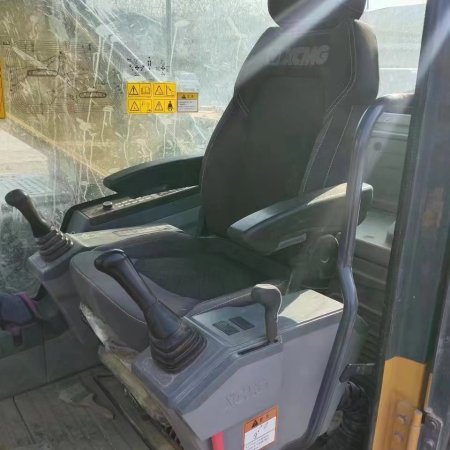 徐工XE245DK履带式挖掘机