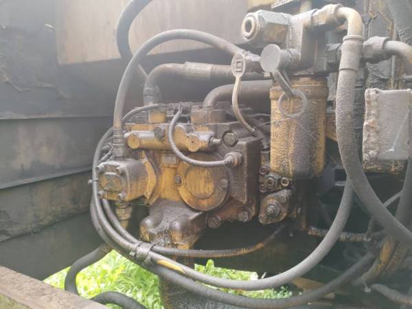 卡特彼勒320C履帶式挖掘機(jī)