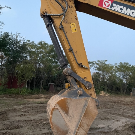 徐工XE240D履带式挖掘机