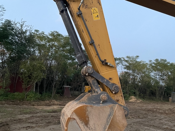 徐工XE240D履帶式挖掘機