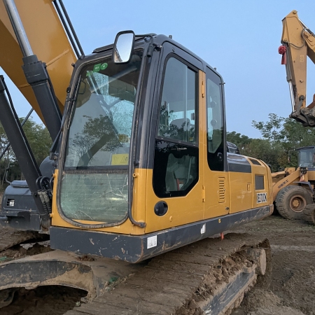 徐工XE240D履带式挖掘机