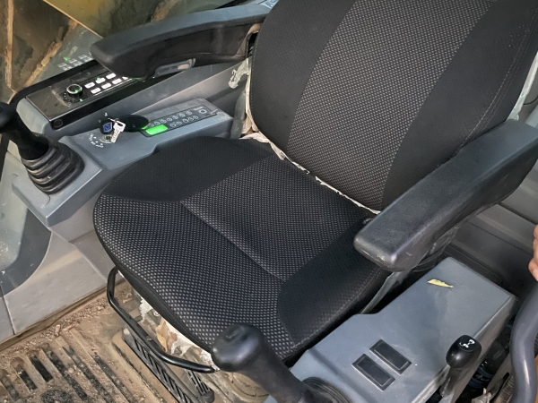 徐工XE240D履帶式挖掘機