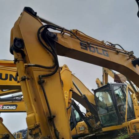 山东临工LG6135E履带式挖掘机