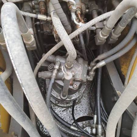 山东临工LG6135E履带式挖掘机