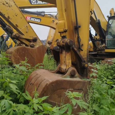 山东临工LG6135E履带式挖掘机