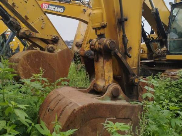 山東臨工LG6135E履帶式挖掘機(jī)