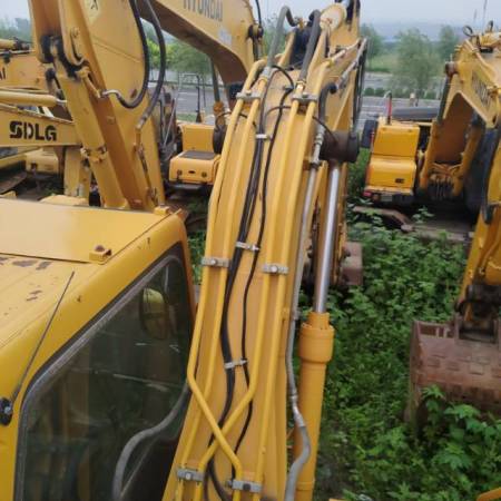 山东临工LG6135E履带式挖掘机