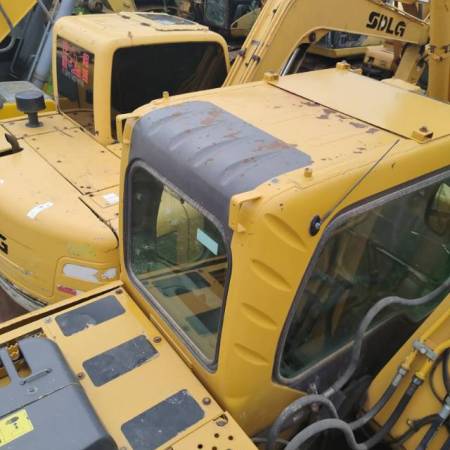 山东临工LG6135E履带式挖掘机