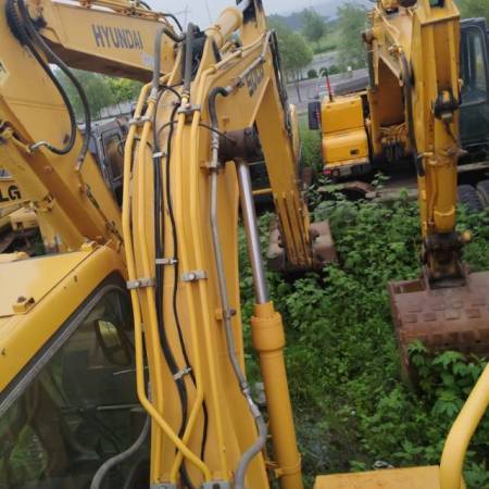 山东临工LG6135E履带式挖掘机