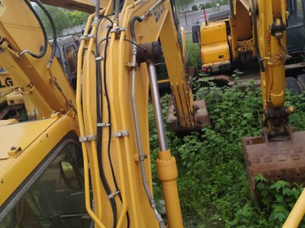 山東臨工LG6135E履帶式挖掘機(jī)