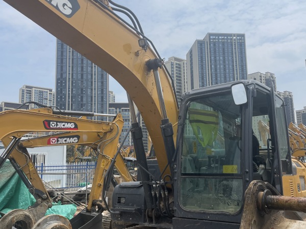 徐工XE135D履帶式挖掘機(jī)