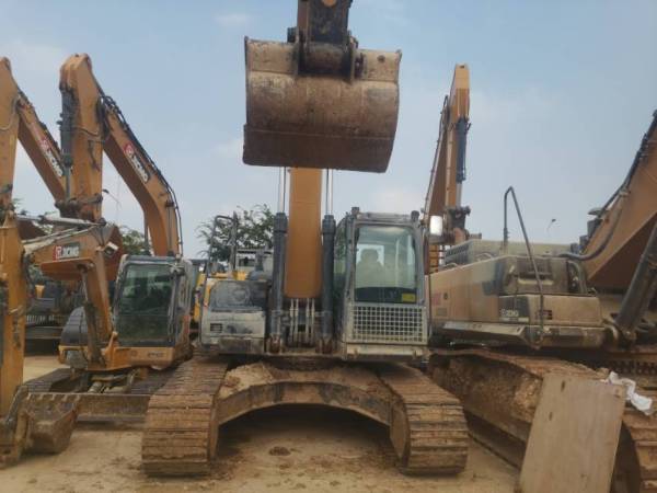 徐工XE215DA履帶式挖掘機