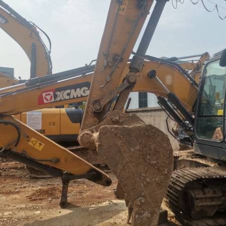 徐工XE215DA履带式挖掘机