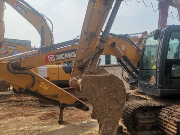 徐工XE215DA履帶式挖掘機(jī)