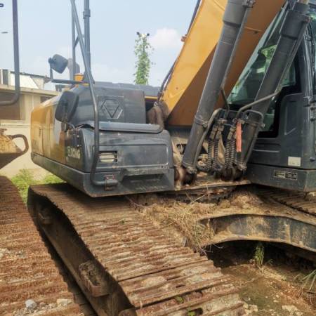 徐工XE215DA履带式挖掘机