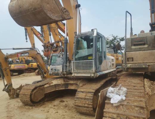 徐工XE270DK履带式挖掘机