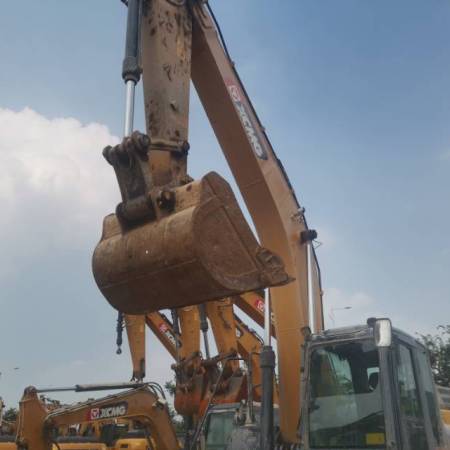 徐工XE270DK履带式挖掘机