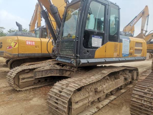 徐工XE270DK履帶式挖掘機