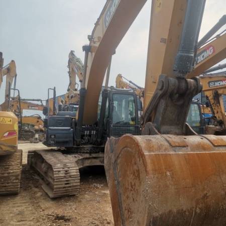 徐工XE270DK履带式挖掘机