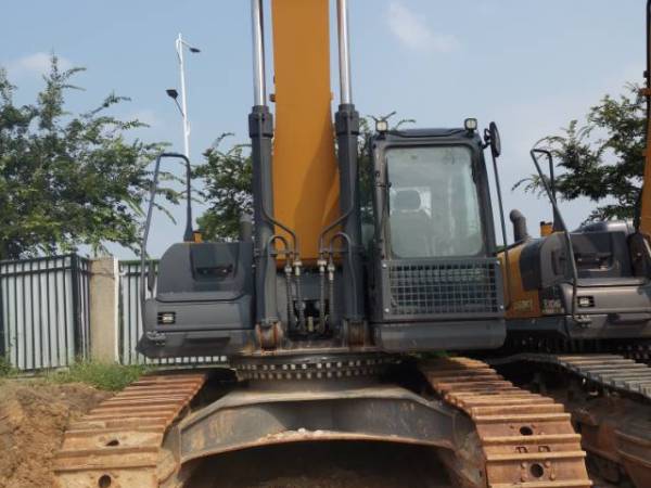 徐工XE380DK履帶式挖掘機(jī)