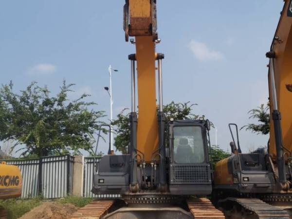 徐工XE380DK履帶式挖掘機(jī)