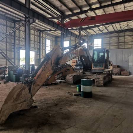 徐工XE215D履带式挖掘机