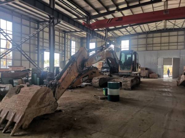 徐工XE215D履帶式挖掘機