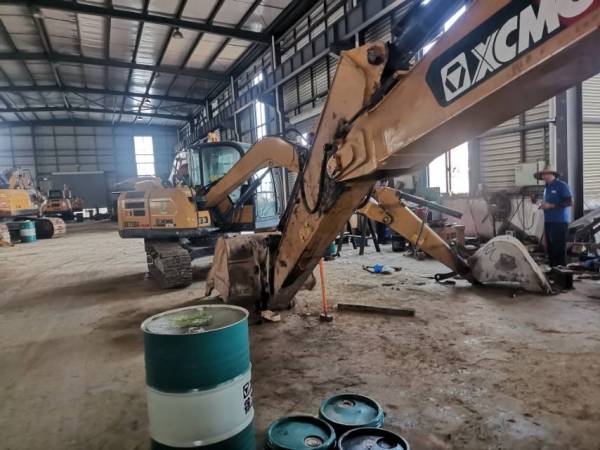 徐工XE215D履帶式挖掘機