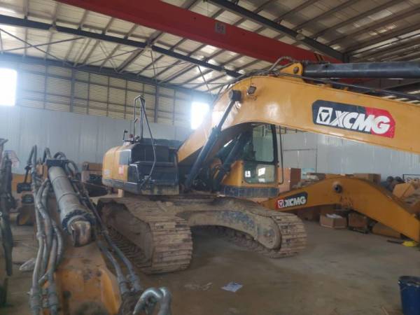 徐工XE215D履帶式挖掘機