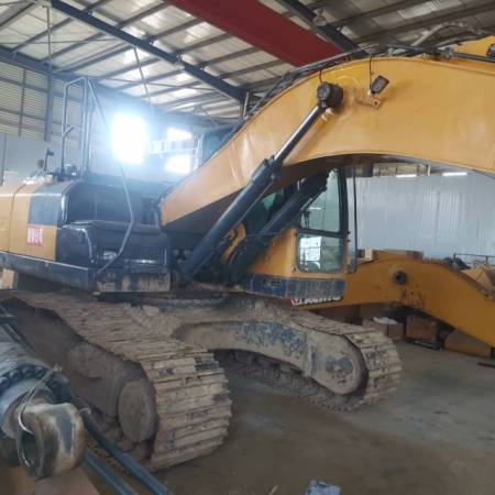 徐工XE215D履带式挖掘机